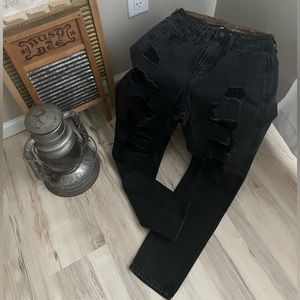 Hollister High rise distressed Mom Jean - Black